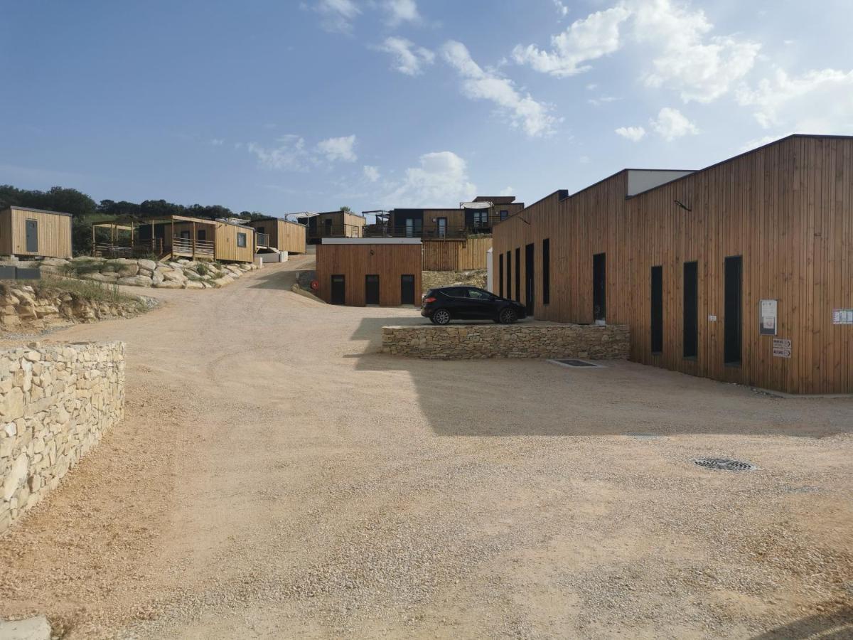 Camping Les Lodges Du Lagon Calvisson Esterno foto