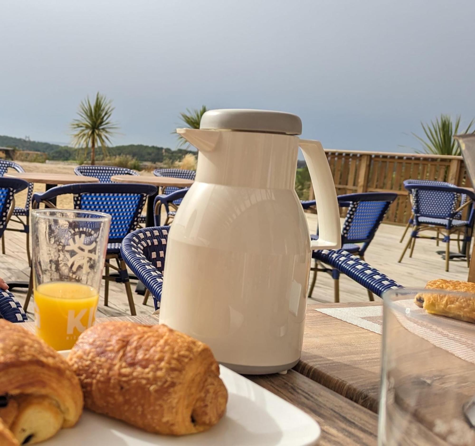 Camping Les Lodges Du Lagon Calvisson Esterno foto