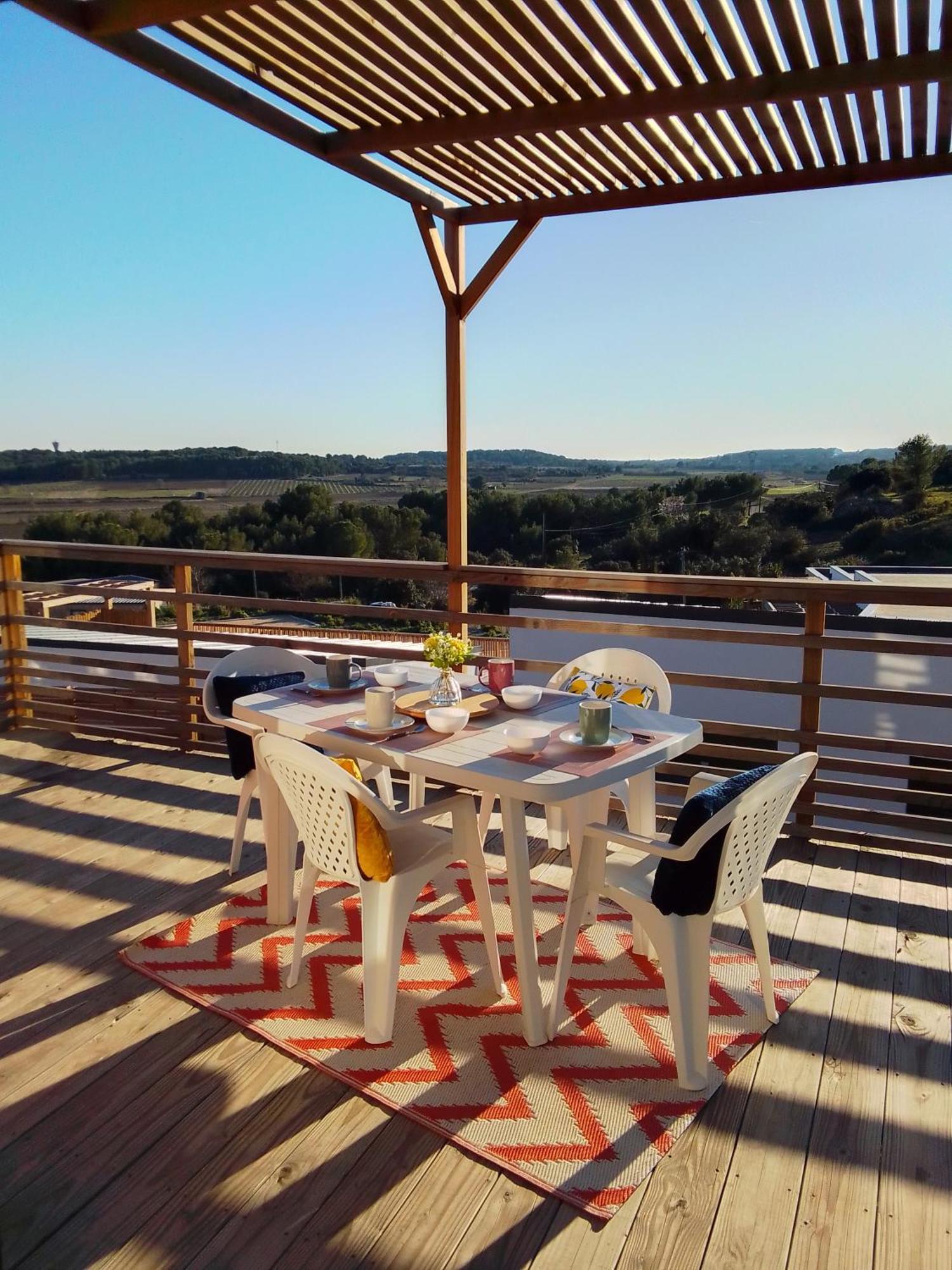 Camping Les Lodges Du Lagon Calvisson Esterno foto