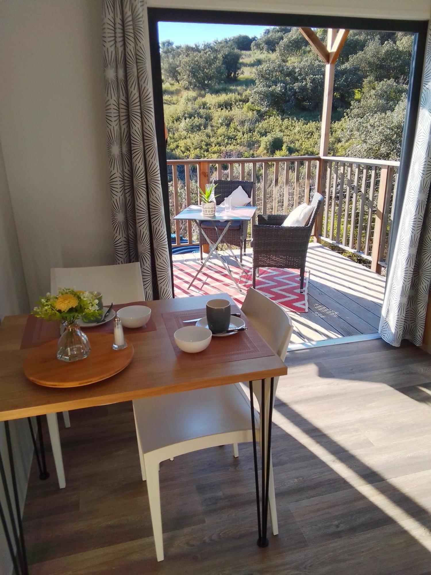 Camping Les Lodges Du Lagon Calvisson Esterno foto