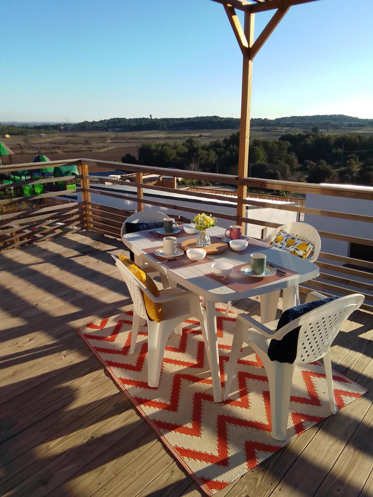 Camping Les Lodges Du Lagon Calvisson Esterno foto
