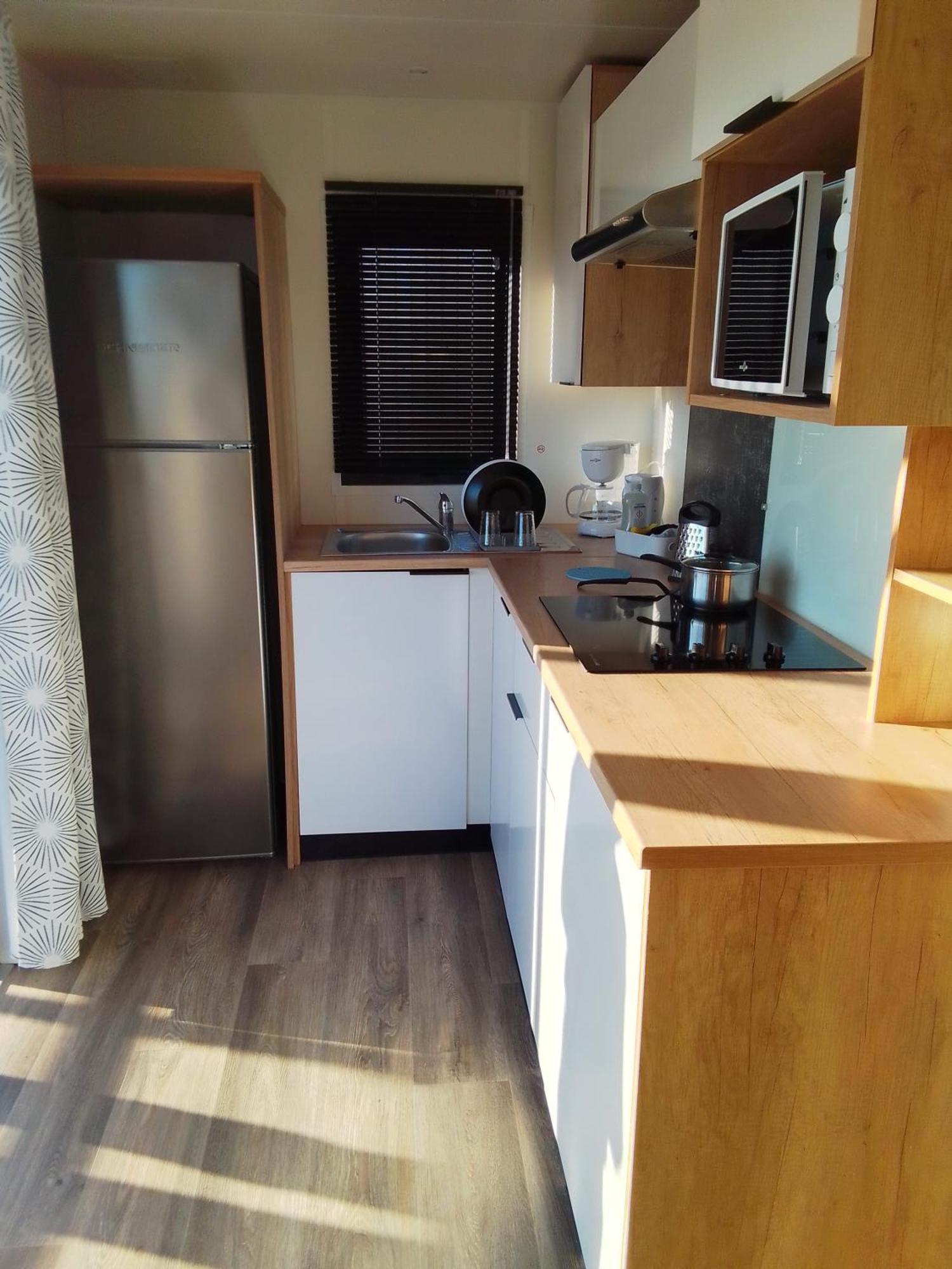 Camping Les Lodges Du Lagon Calvisson Esterno foto