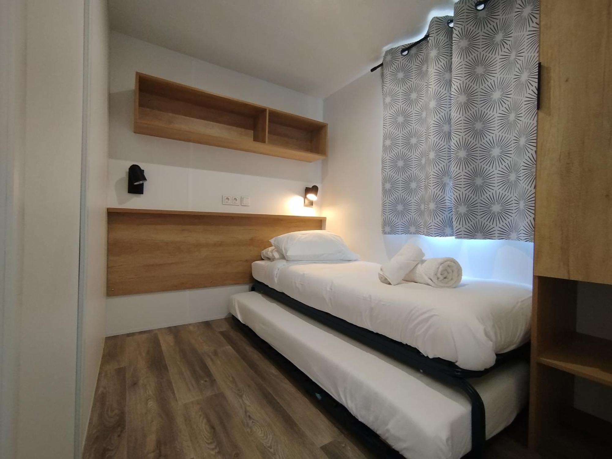 Camping Les Lodges Du Lagon Calvisson Esterno foto