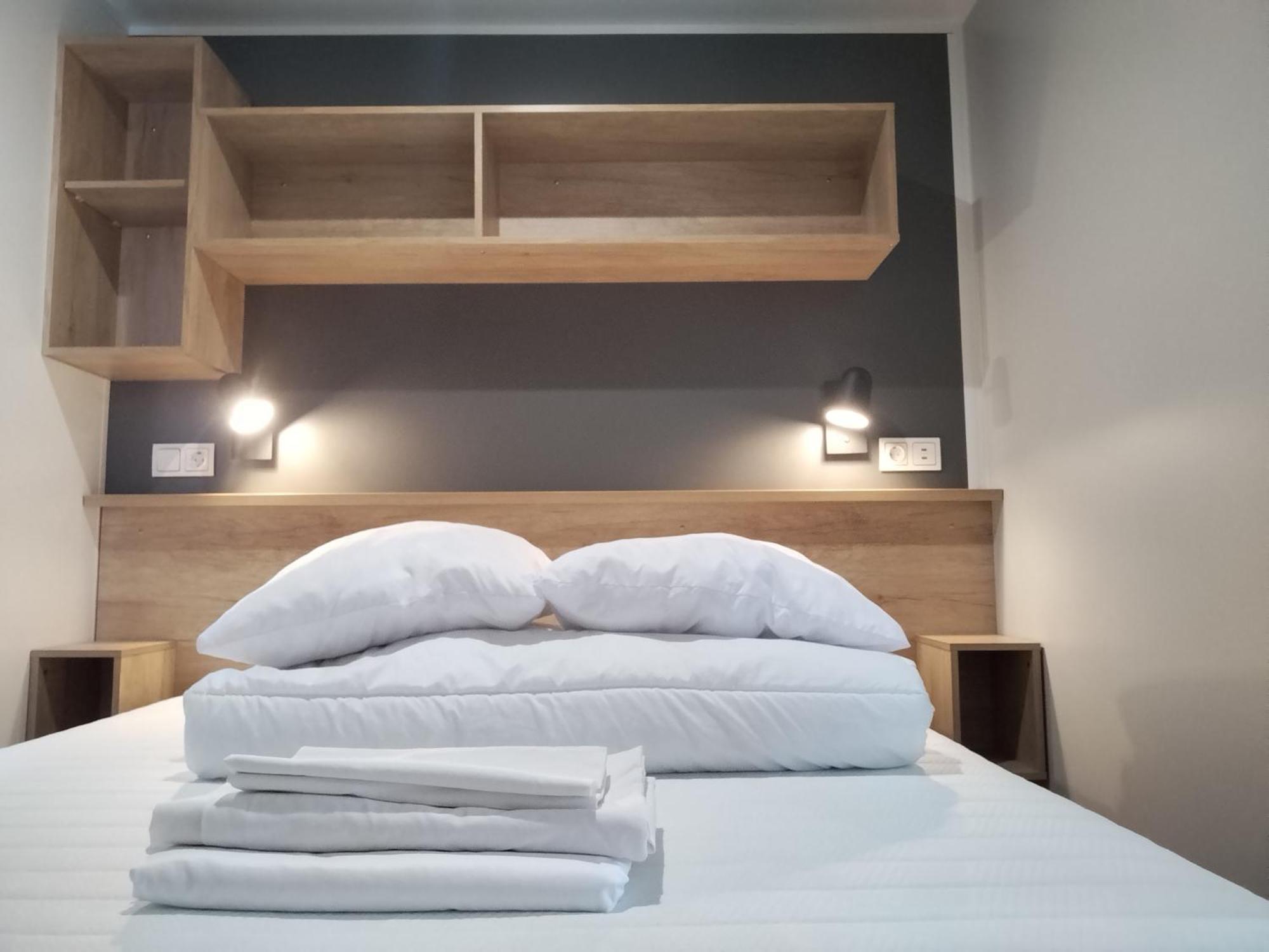 Camping Les Lodges Du Lagon Calvisson Esterno foto